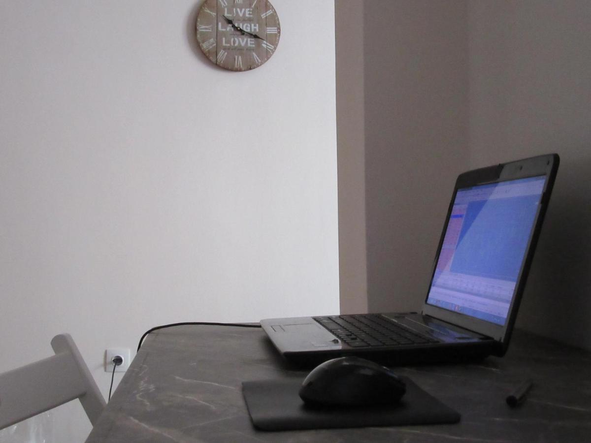 Με Θεα Το Λιμανι Apartment Piraeus Luaran gambar
