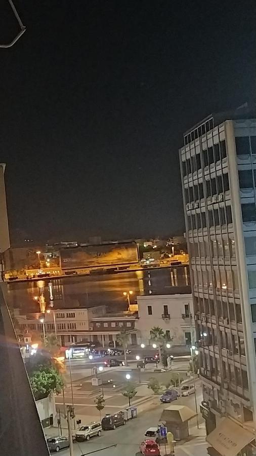 Με Θεα Το Λιμανι Apartment Piraeus Luaran gambar
