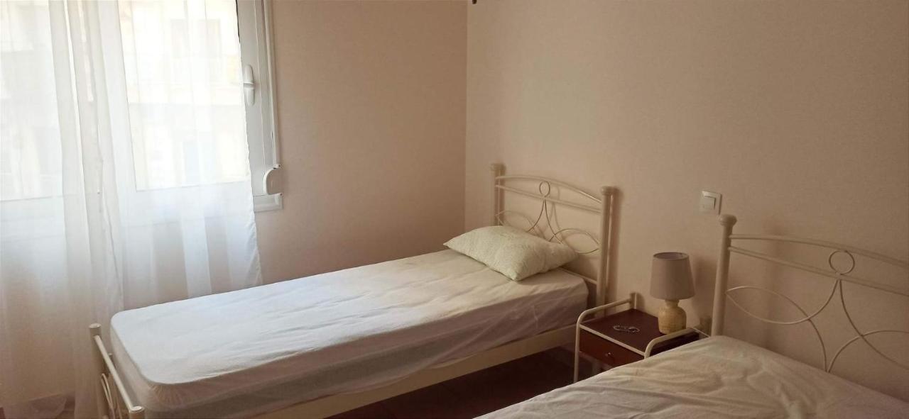 Με Θεα Το Λιμανι Apartment Piraeus Luaran gambar