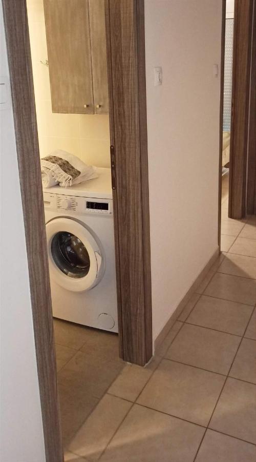 Με Θεα Το Λιμανι Apartment Piraeus Luaran gambar
