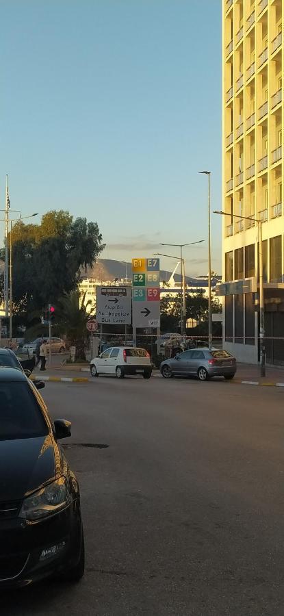 Με Θεα Το Λιμανι Apartment Piraeus Luaran gambar