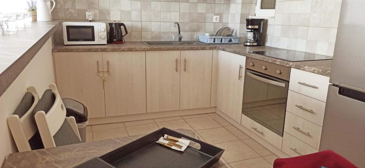 Με Θεα Το Λιμανι Apartment Piraeus Luaran gambar