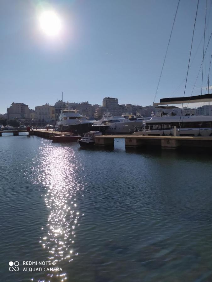 Με Θεα Το Λιμανι Apartment Piraeus Luaran gambar